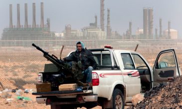 «Τέλος» στις εξαγωγές πετρελαίου απειλεί οργάνωση προσκείμενη στον Χαφτάρ