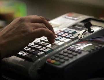 Εφορία: Έρχονται λουκέτα έως 10 ημέρες σε όσους δεν στέλνουν τα στοιχεία των αποδείξεων στην ΑΑΔΕ