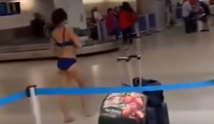Γυναίκα έκανε στριπτίζ μέσα σε αεροδρόμιο – Δείτε το βίντεο
