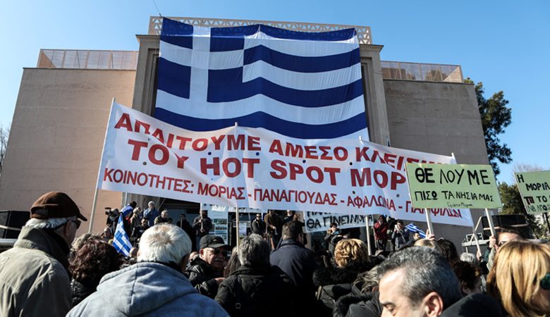 Μαζική συγκέντρωση διαμαρτυρίας για το προσφυγικό-μεταναστευτικό στη Μυτιλήνη