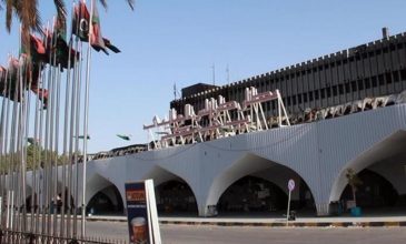 Ρουκέτες έπληξαν το μοναδικό σε λειτουργία αεροδρόμιο της Τρίπολης