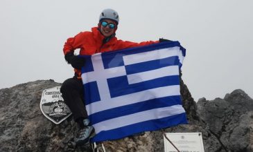 Χριστίνα Φλαμπούρη: Η 31χρονη που ύψωσε την ελληνική σημαία στην ψηλότερη κορυφή της Ανταρκτικής 