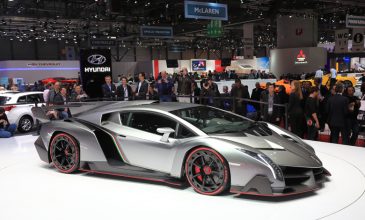 Σε δημοπρασία μια από τις μόλις εννέα Lamborghini Veneno Roadsters