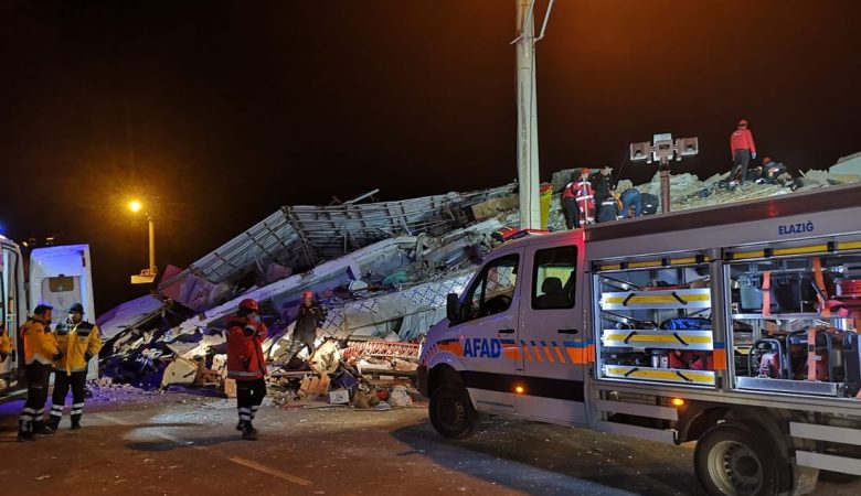 Φονικός σεισμός στην Τουρκία: Στους 20 οι νεκροί, πάνω από 1.000 οι τραυματίες