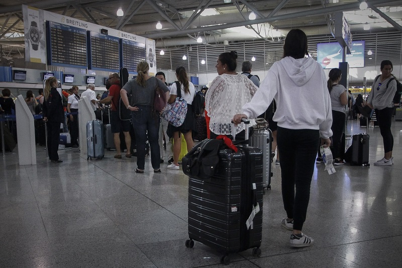 Δήμαρχος ναύλωσε αεροπλάνο για να επιστρέψουν απευθείας 75 μαθητές από την Ιταλία