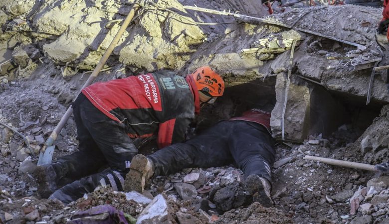 Φονικός σεισμός στην Τουρκία: Εξανεμίζονται οι ελπίδες για επιζώντες