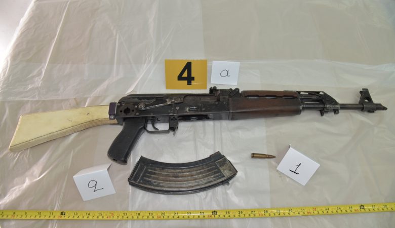 Σύλληψη «Τοξοβόλου του Συντάγματος»: Αυτό είναι το οπλοστάσιο που βρέθηκε στο κλεμμένο αυτοκίνητο