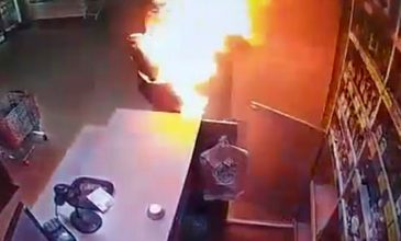 Σοκαριστικό βίντεο: Την έλουσε με πετρέλαιο και της έβαλε φωτιά επειδή τον χώρισε