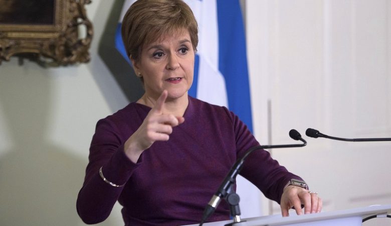 Βρετανία: Παραιτείται η πρωθυπουργός της Σκωτίας Στέρτζον