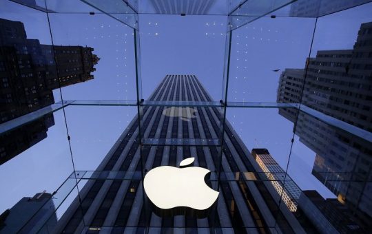 Μηνύουν μαζικά την Apple στην Γαλλία για παραβίαση προσωπικών δεδομένων μέσω του Siri