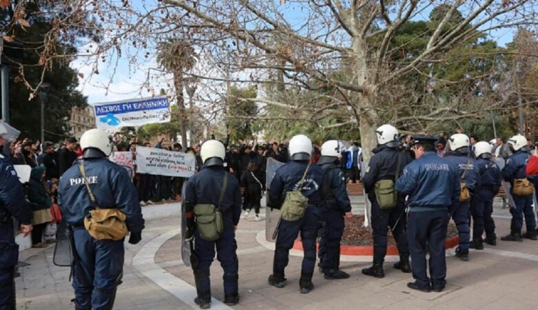 Επεισόδια στη Λέσβο: Ποδοπατήθηκαν γυναίκες και παιδιά