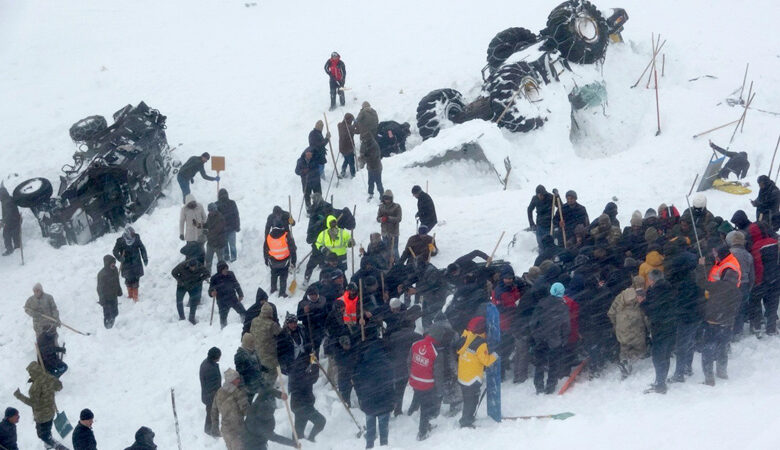 Χιονοστιβάδα στην Τουρκία: Ξεπέρασαν τους 30 οι νεκροί