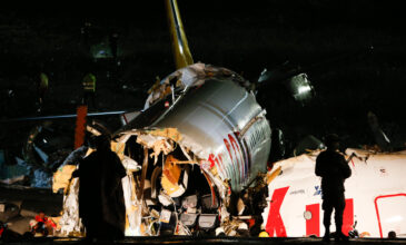 Αεροπλάνο κόπηκε στα τρία κατά την προσγείωσή του στην Κωνσταντινούπολη – Βίντεο ντοκουμέντο