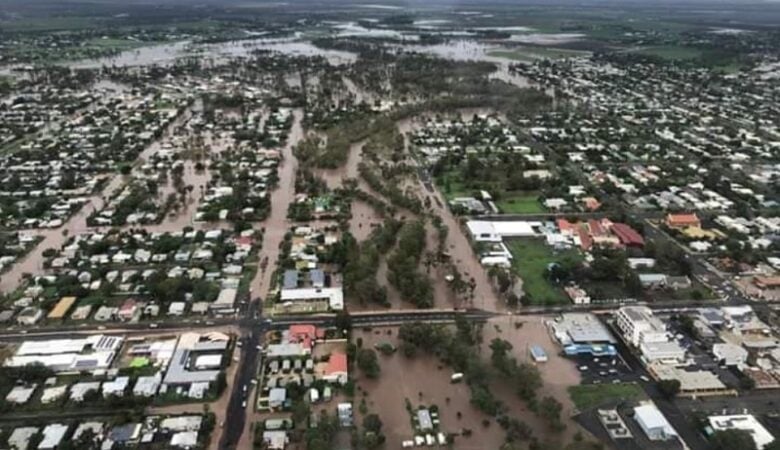 Κυκλώνας και καταρρακτώδης βροχή πλήττουν τις ακτές της Αυστραλίας