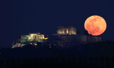«Πανσέληνος του Χιονιού»: Φώτισε τον ουρανό της Αθήνας – Δείτε τις μαγευτικές εικόνες