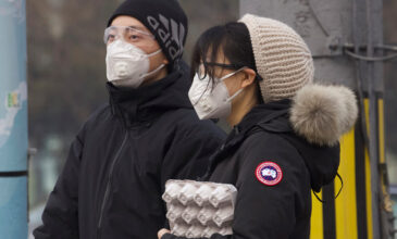 Κορονοϊός: Ο ιός εξαπλώνεται σε διεθνές επίπεδο, σκοτώνει λιγότερους στην Κίνα