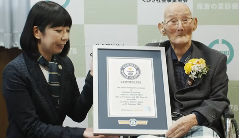 Αυτός είναι ο γηραιότερος άνθρωπος στον κόσμο – Αποκαλύπτει το μυστικό της ζωής