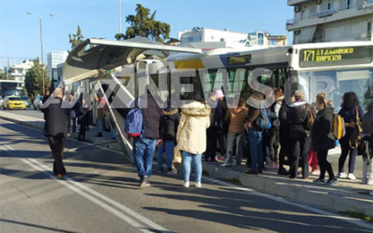Πανικός στη Γλυφάδα: Λεωφορείο έπεσε σε στάση όπου περίμεναν δεκάδες πολίτες