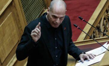 Βαρουφάκης: Το μνημόνιο που ψήφισε και εφάρμοσε ο ΣΥΡΙΖΑ δεν διέφερε από τα προηγούμενα