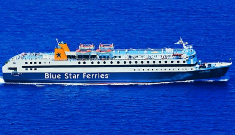 Περιπέτεια ανοιχτά της Ρόδου: Το Blue Star 2 δεν μπορεί να δέσει στο λιμάνι λόγω της κακοκαιρίας