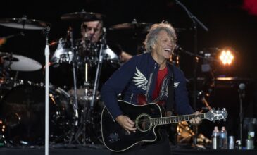 Ουκρανία: Με ποιο τραγούδι των Bon Jovi οχυρώνονται οι κάτοικοι της Οδησσού