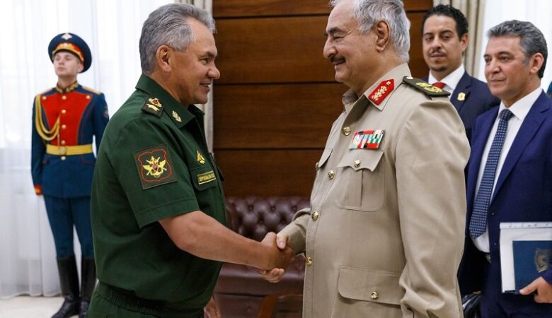 Λιβύη: Με τον στρατάρχη Χάφταρ συναντήθηκε ο Ρώσος υπουργός Άμυνας