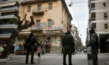 Επιχείρηση της Αστυνομίας για εκκένωση κτιρίου στα Εξάρχεια