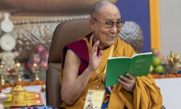 Ο Δαλάι Λάμα συμπλήρωσε 80 χρόνια εξόριστος ως πνευματικός ηγέτης του Θιβέτ