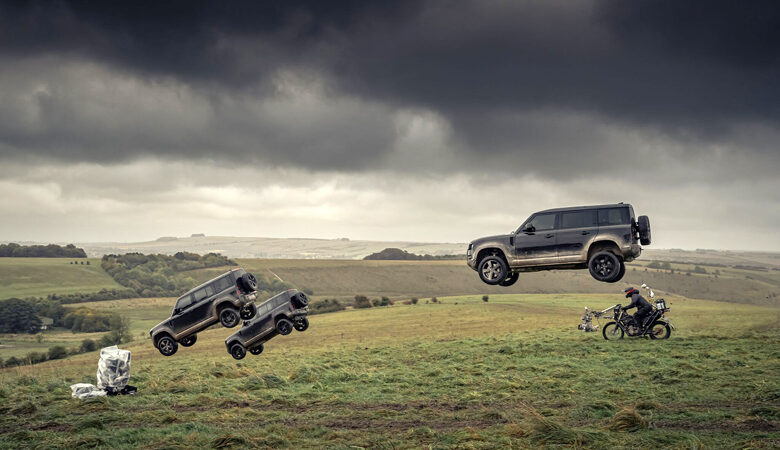 Το νέο Land Rover Defender «απογειώνεται»