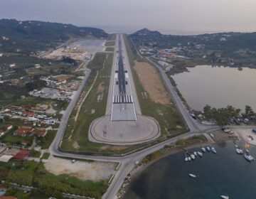 Στα πιο θεαματικά του κόσμου το αεροδρόμιο της Σκιάθου