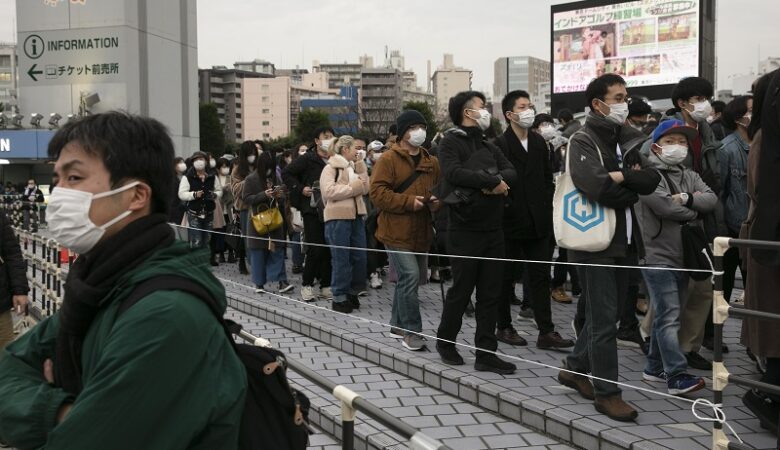 Ιαπωνία – Κορονοϊός: Καταγράφηκε αριθμός ρεκόρ 415 θανάτων σε 24 ώρες
