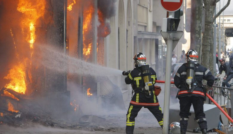 Φωτιά σε επταώροφο κτίριο στο Στρασβούργο – Πέντε νεκροί