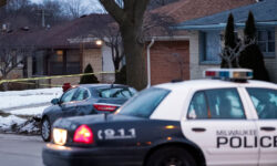 Τρεις αστυνομικοί τραυματίστηκαν από ένοπλο που ταμπουρώθηκε μέσα σε σπίτι στην Ουάσινγκτον