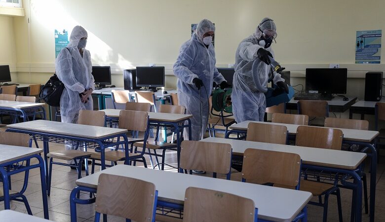 Προληπτική απολύμανση σε σχολεία της Γλυφάδας λόγω κοροναϊού