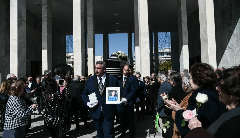 Το τελευταίο αντίο στην Άλκη Ζέη