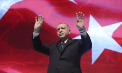 «Aδειάζει» τον Σοϊλού ο Ερντογάν: Ευχαριστεί Ελλάδα και ΗΠΑ για την συμπαράσταση στην επίθεση στην Κωνσταντινούπολη