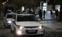 Άγριος ξυλοδαρμός άνδρα στην Ακρόπολη – Οι αστυνομικοί τον εντόπισαν πεσμένο και αιμόφυρτο στο οδόστρωμα