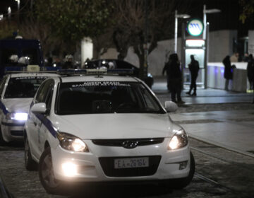 Άγριος ξυλοδαρμός άνδρα στην Ακρόπολη – Οι αστυνομικοί τον εντόπισαν πεσμένο και αιμόφυρτο στο οδόστρωμα