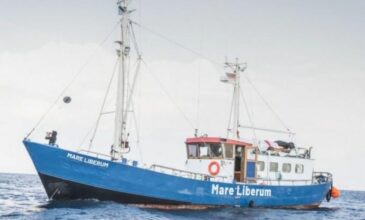 Κάτοικοι δεν επέτρεψαν στο πλοίο «Mare Liberum» να δέσει στη Μυτιλήνη