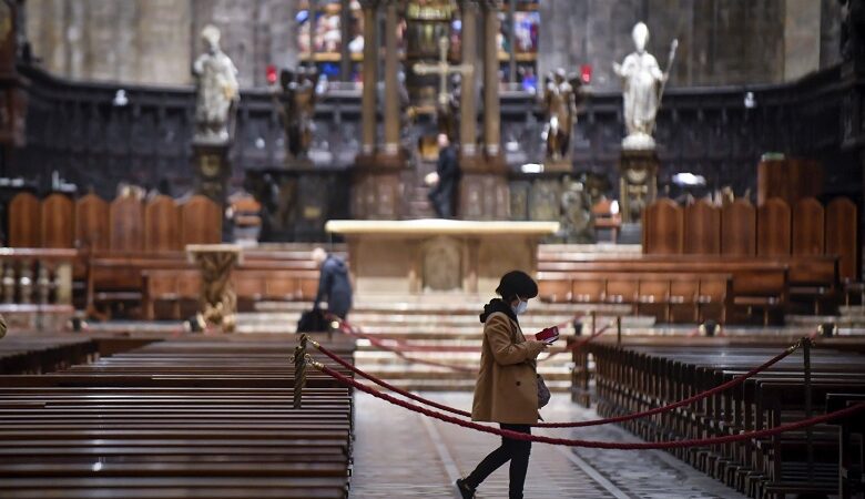 Μέτρα για τον κοροναϊό στις εκκλησίες: Μην φιλάτε τα αγάλματα