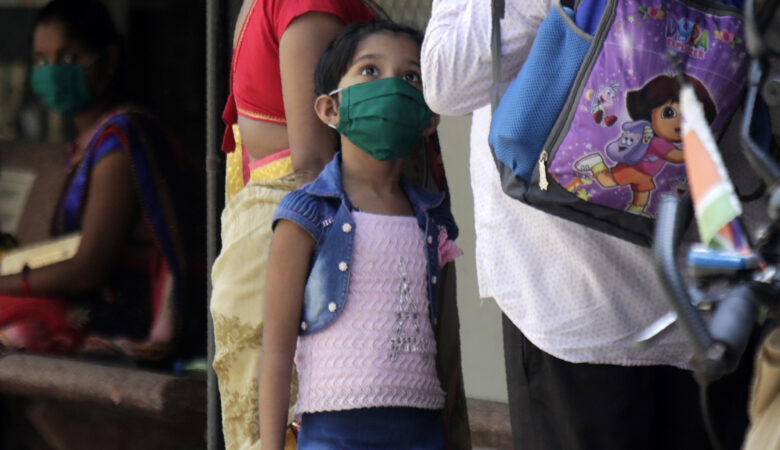 Κορονοϊός και παιδιά: Πόσο εύκολα μπορούν να μολυνθούν και πόσο σοβαρά θα αρρωστήσουν