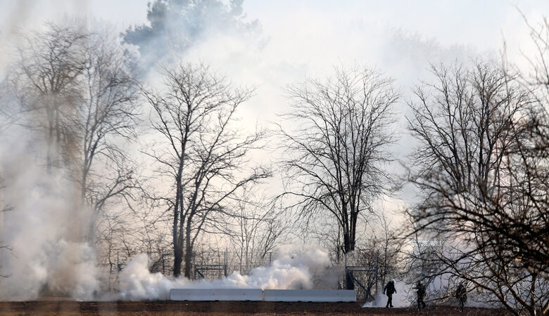 Έβρος: Ένταση με ρίψη χημικών στις Καστανιές