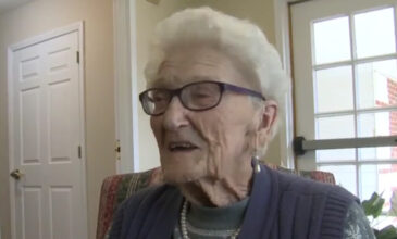 Γιαγιά 100 ετών γιόρτασε τα γενέθλια της στη φυλακή: «Είμαι στη φυλακή τώρα! Επιτέλους τα κατάφερα!»
