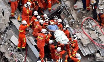 Κίνα: Ανασύρθηκε ζωντανός από τα ερείπια του ξενοδοχείου μετά από 69 ώρες