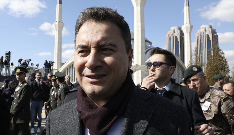Το νέο του κόμμα παρουσίασε πρώην υπουργός του Ερντογάν