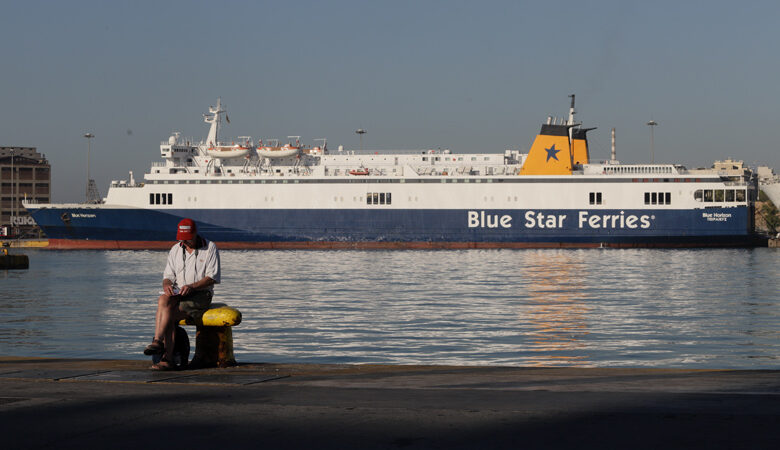Κορονοϊός: Σε καραντίνα το «Blue Star Mykonos» στο λιμάνι της Λήμνου