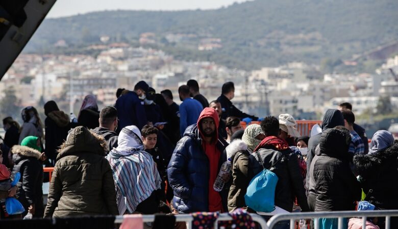 Σε Σέρρες και Μαλακάσα 450 πρόσφυγες και μετανάστες από τη Λέσβο