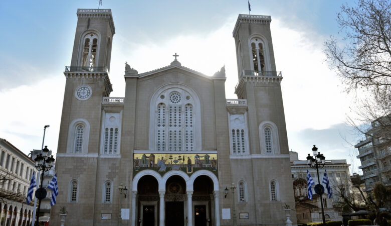 Κορονοϊός: Στο ΣτΕ η απόφαση για απαγόρευση λειτουργιών στις εκκλησίες
