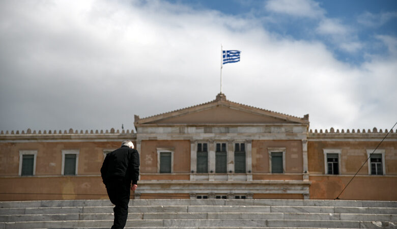 Κορονοϊός και ελληνική οικονομία: Ύφεση 4,7% φέτος – Θα αγγίξει το 20% η ανεργία