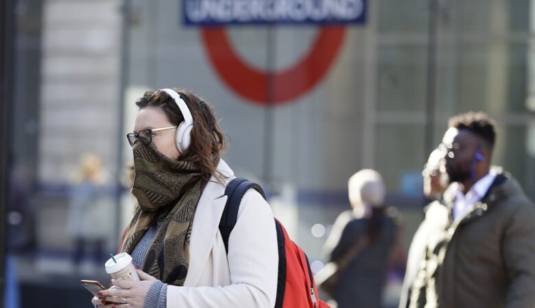 Κορονοϊός: Με μάσκα υποχρεωτικά σε όλα τα μέσα μεταφοράς στην Αγγλία